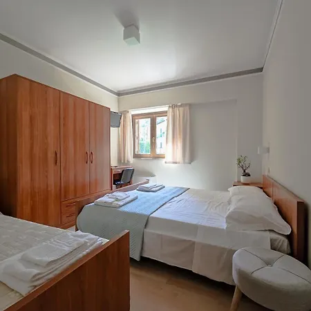 Fanesia Coliving אכסניה *