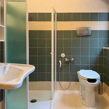 Fanesia Coliving אכסניה *