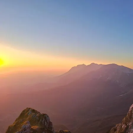 Fanesia Coliving Hostel *