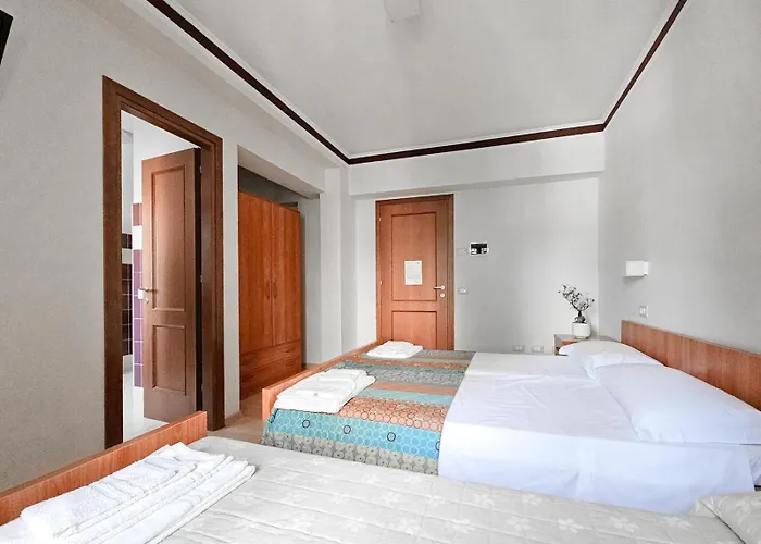 Fanesia Coliving Хостел *