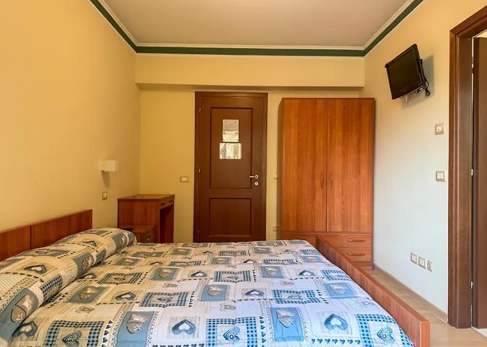 Fanesia Coliving Хостел